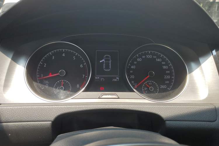 Used Volkswagen Golf 2016 230TSI Manual Comfort Version Instrument Cluster