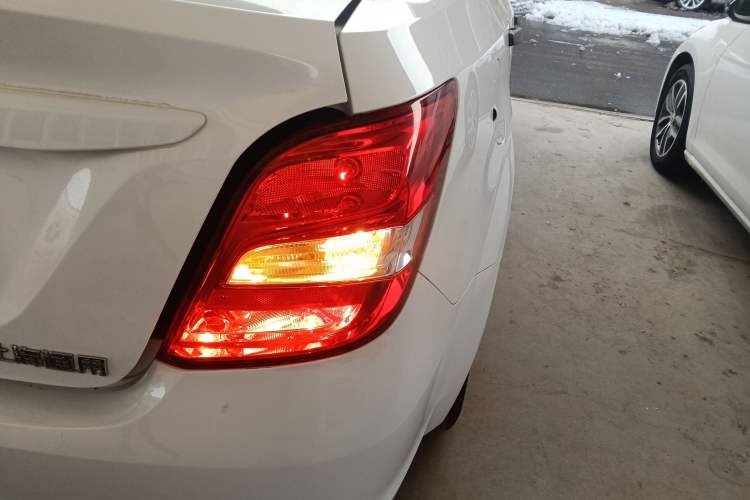 Used Chevrolet Aveo Sonic 2014 Sedan 1.4SL MT Comfort Edition
