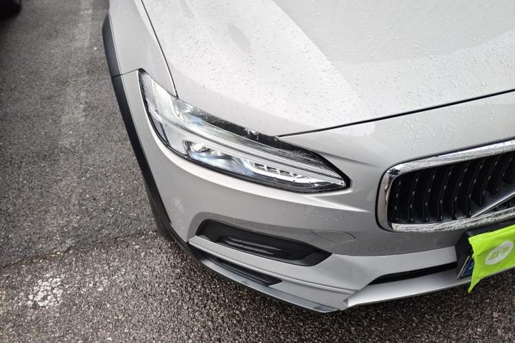 Used Volvo V90 2023 Cross Country B5 AWD Smart Range Edition
