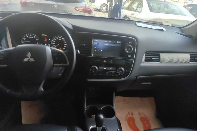 Used Mitsubishi Outlander 2014 2.4L 4x4 Deluxe Value Edition 5 Seats