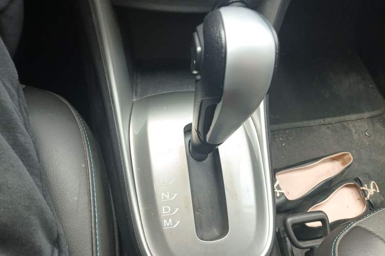 Used Chevrolet Trax 2014 1.4T Automatic Two-Wheel Drive Luxury Model Gear Lever