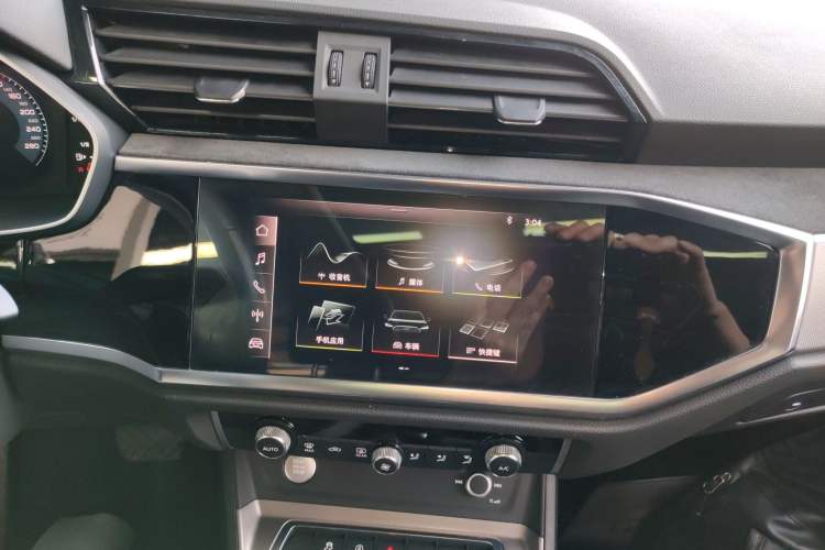 Used Audi Q3 2020 35 TFSI Fashion Dynamic Model Audio And AC Panel