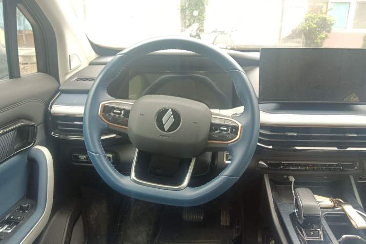 Used Livan 9 2023 470 km Leading Edition