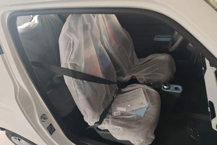 Used Geely Galaxy Panda 2024 Panda Mini 200km Endurance Bear Right Front Seat