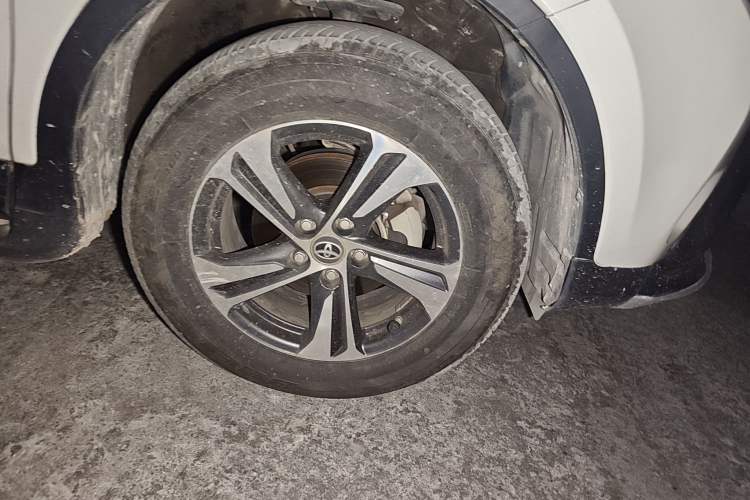 Used Toyota RAV4 2015 2.0L CVT Two-Wheel Drive Fashion Edition