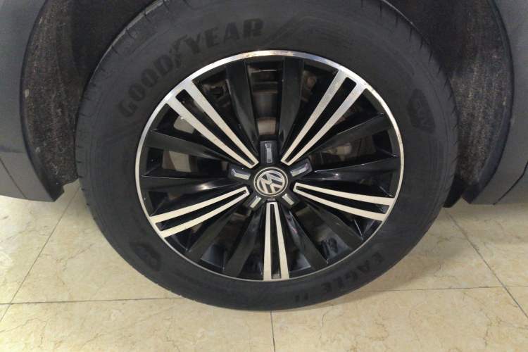 Used Volkswagen Tiguan L 2020 330TSI Automatic Two-Wheel Drive Panoramic Comfort Edition China VI Standard Right Rear Wheel Hub