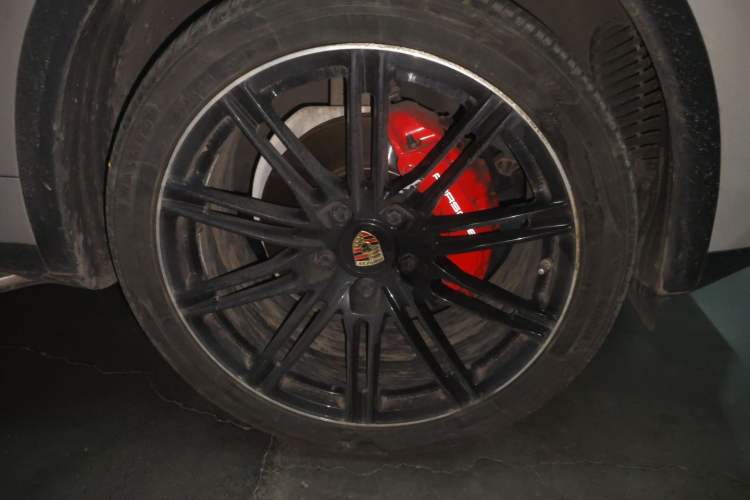 Used Porsche Cayenne 2015 Cayenne 3.0T Right Front Wheel Hub