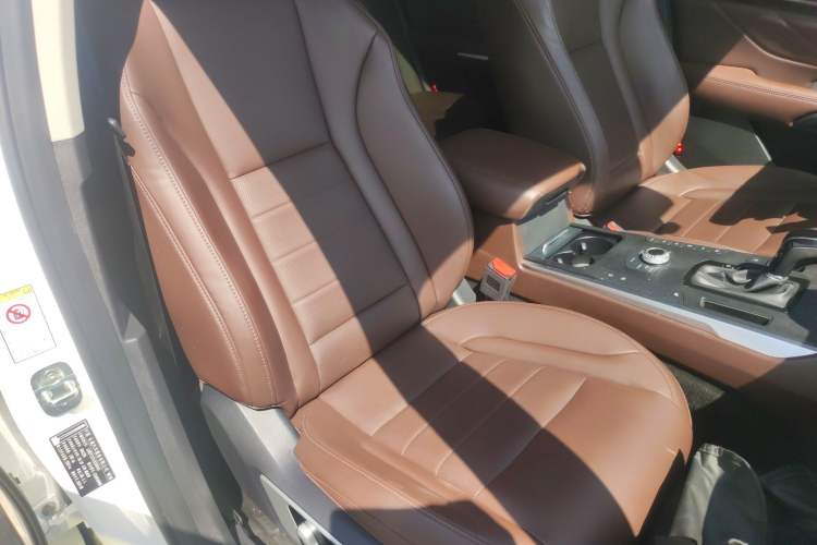 Used Wey VV7 2017 2.0T Ultra-Luxury Version Right Front Seat