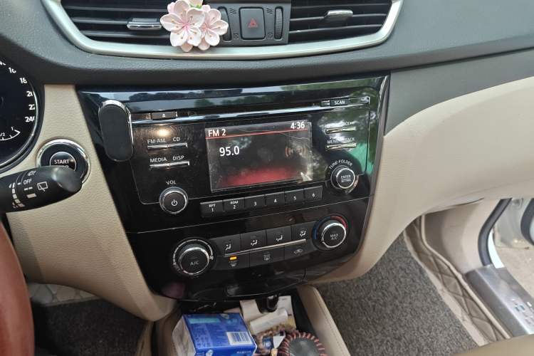 Used Nissan X-Trail 2016 2.0L CVT Smart Enjoyment Version 4WD
