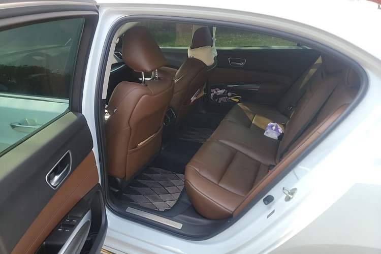 Used Acura TLX-L 2018 2.4L Deluxe Edition Left Rear Seat