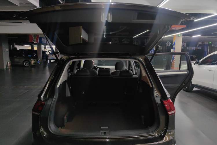 Used Volkswagen Tiguan L 2017 330TSI Automatic Two-Wheel Drive Luxury Edition