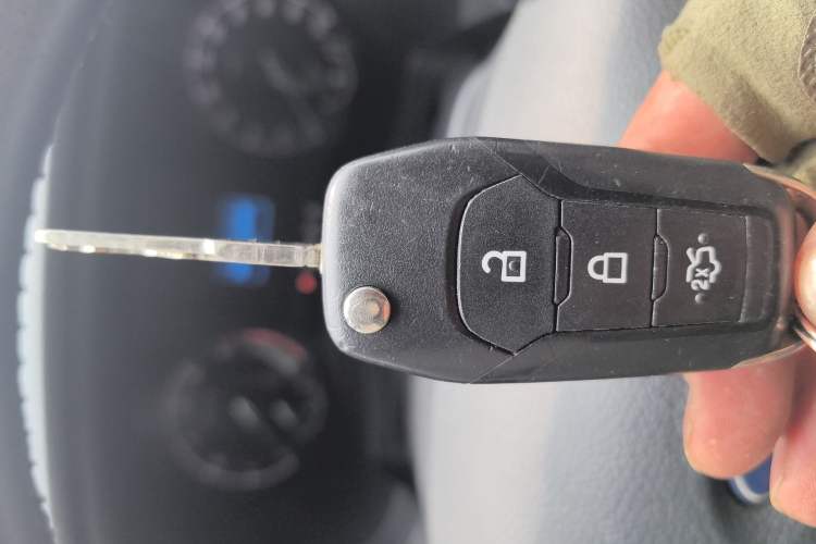 Used Ford Everest 2017 2.0T Gasoline Automatic 4x4 Elite Edition 5 Seats Vehicle Key