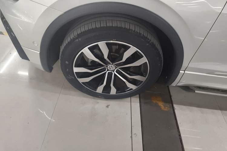 Used Volkswagen Tiguan L 2021 330TSI Automatic Two-Wheel Drive R-Line Enhanced Edition
