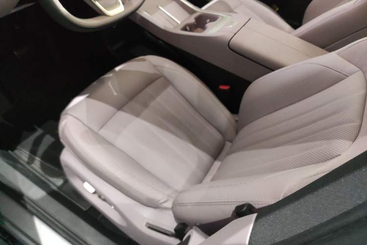 Used ONVO L60 2025 Model—60 kWh Rear-Wheel-Drive Version
