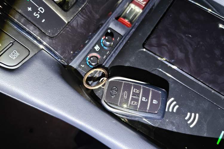 Used Toyota Vellfire 2021 Crown Dual-Engine 2.5L HV Luxury Edition
