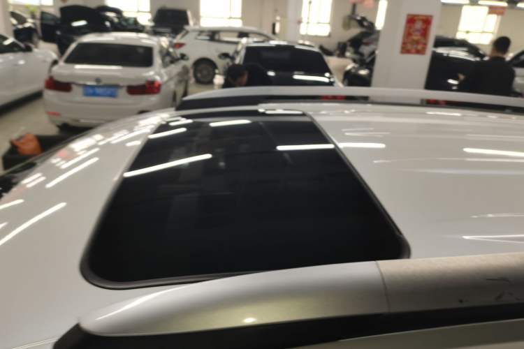 Used Toyota RAV4 2016 2.0L CVT Two-Wheel Drive Fashion Edition China V Standard Roof