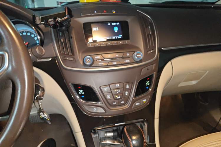 Used Buick Regal 2014 2.0L Leading Fashion Edition