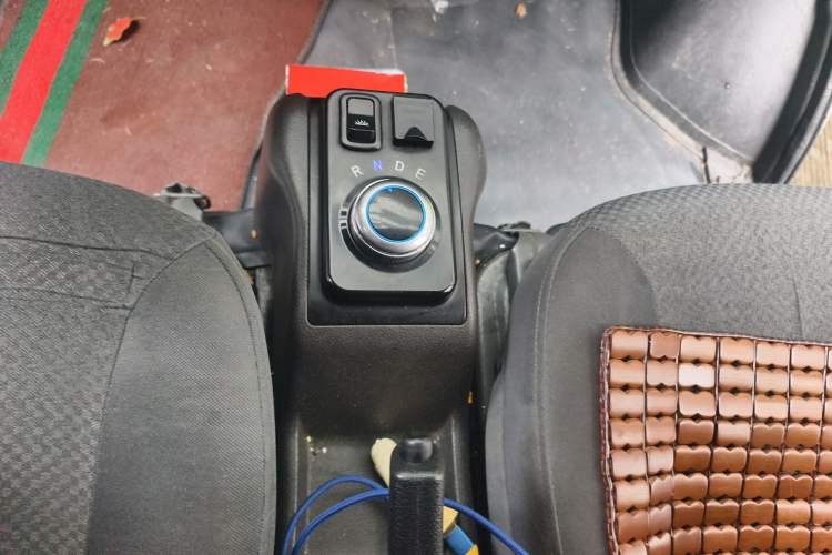 Used Wuling Electric Truck 2022 Affordable Model Anchi with 35.904 kWh Gear Lever