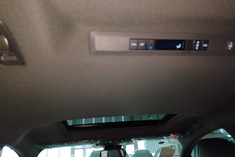 Used Toyota Granvia 2026 Model 2.5L Hybrid Luxury Edition Headliner