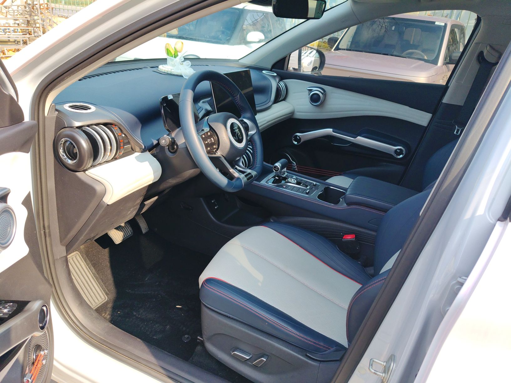 Переднее сиденье в автомобиле