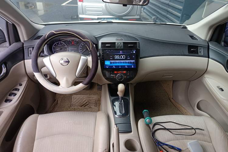 Used Nissan Tiida 2011 1.6L CVT Smart Version Center Console