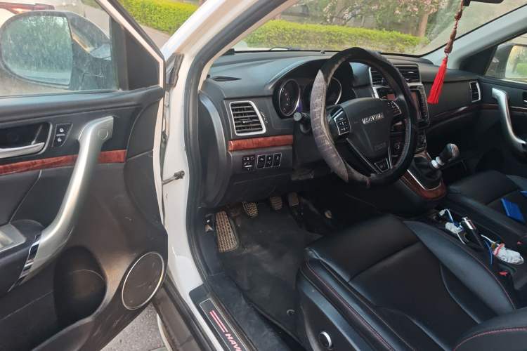 Used Haval H6 2015 Revised Version Sport Edition 1.5T Manual Transmission Two-Wheel Drive Elite Grade Driver Seat