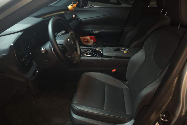 Used Lexus RX 2023 350h Two-Wheel Drive Enjoyment Version Left Front Seat