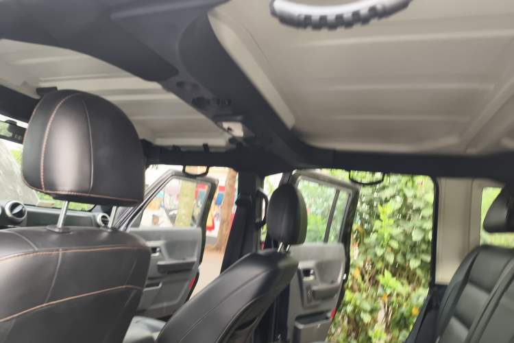 Used BAIC Off-Road BJ40 2016 40L 2.3T Automatic All-Wheel Drive Premium Edition Headliner