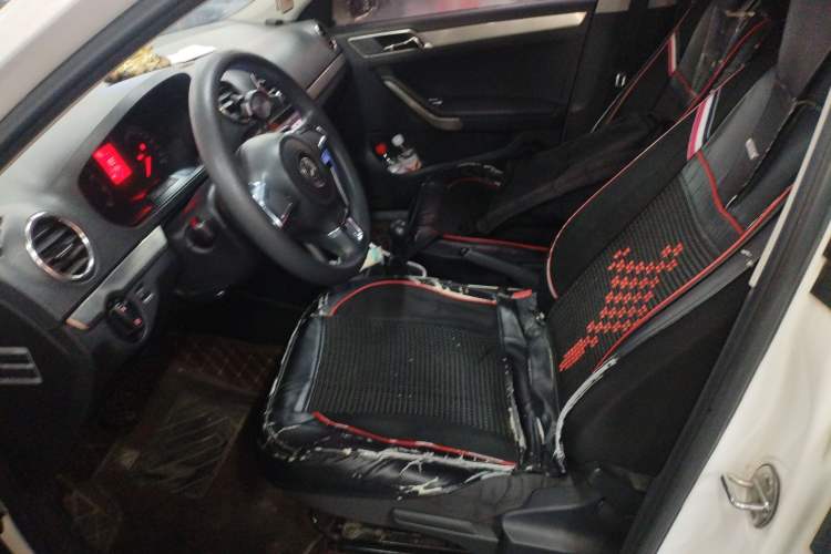 Used Volkswagen Jetta 2015 Value Edition 1.6L Manual Fashionable Style Left Front Seat