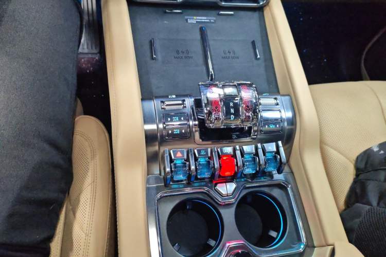 Used Formula Leopard 8 2025 Smart & Brave Flagship Edition 7 Seats Gear Lever