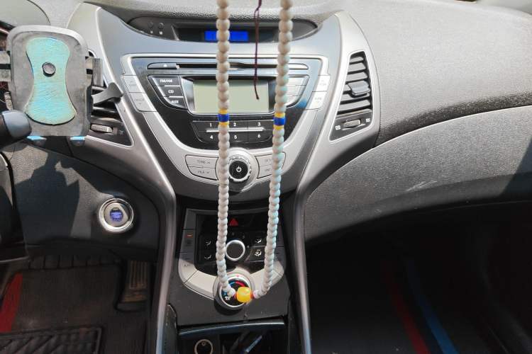 Used Hyundai Elantra (5th Generation / Langdong) 2015 1.6L Manual Leading Model Audio And AC Panel