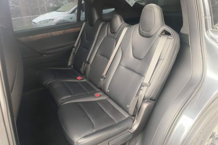 Used Tesla Model X 2019 Long-Range Version Interior 4