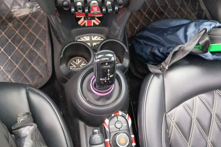 Used MINI 2018 1.5T ONE Five-Door Edition Gear Lever