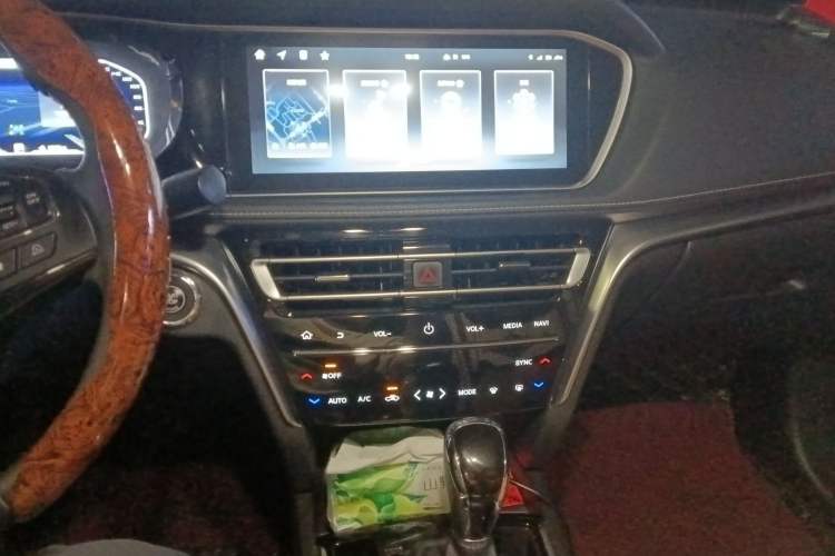 Used Venucia T90 2020 2.0L CVT Smart Connect & Smooth Drive Edition Audio And AC Panel