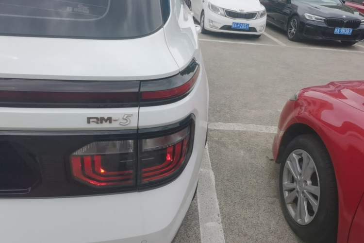 Used Baojun RM-5 2019 1.5T Manual Elite Version with 24-Hour Online Service 6 Seats
