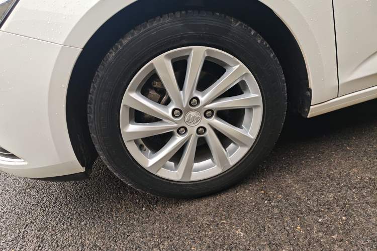 Used Buick Verano 2015 Sedan 15S Automatic Leading Model Left Front Wheel Hub