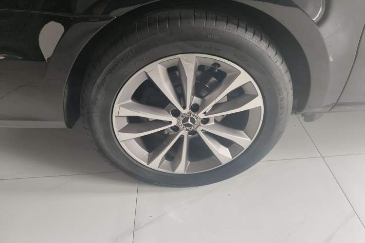 Used Mercedes-Benz V-Class 2021 V 260 Avantgarde Edition Exterior 5