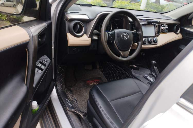 Used Toyota RAV4 2013 2.0L CVT Two-Wheel Drive Urban Edition