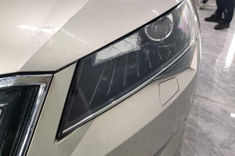 Used Skoda Superb 2016 TSI330 DSG Smart Drive Edition Left Front Headlight