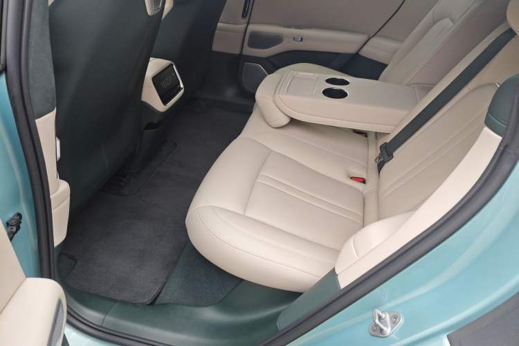 Used Xiaomi Auto YU7 2025 Ultra-Long Range High-Performance All-Wheel-Drive Max Edition Left Rear Seat