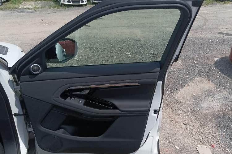 Used Land Rover Range Evoque 2022 Aurora L 249 PS R-Dynamic Luxury Edition Interior 5