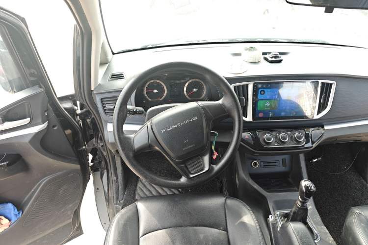 Used FORTHING Lingzhi 2022 Entry-Level M5L 2.0L Basic Version 7 Seats
