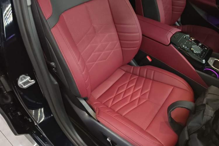 Used BMW 5 Series 2025 530Li Luxury Edition M Sport Package Right Front Seat