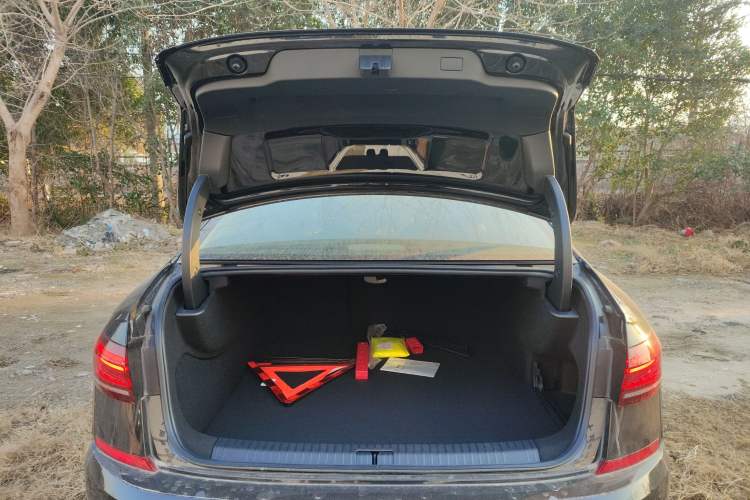 Used Volkswagen Passat New Energy 2025 430 PHEV Hybrid Business Edition Trunk