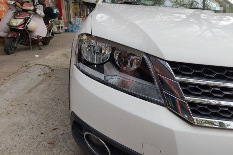 Used Volkswagen Cross Lavida 2014 1.4TSI DSG Right Front Headlight