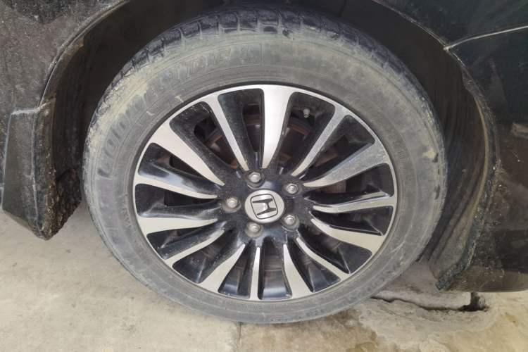 Used Honda Crider 2013 1.8L automatic comfort version Right Front Wheel Hub