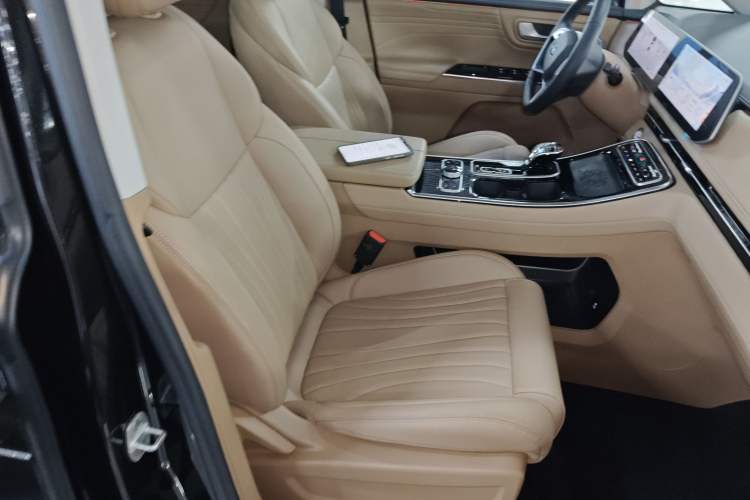 Used JAC Refine RF8 PHEV 2024 Zhiling Edition 1.5T 150KM Flagship Model – Lithium Iron Phosphate
