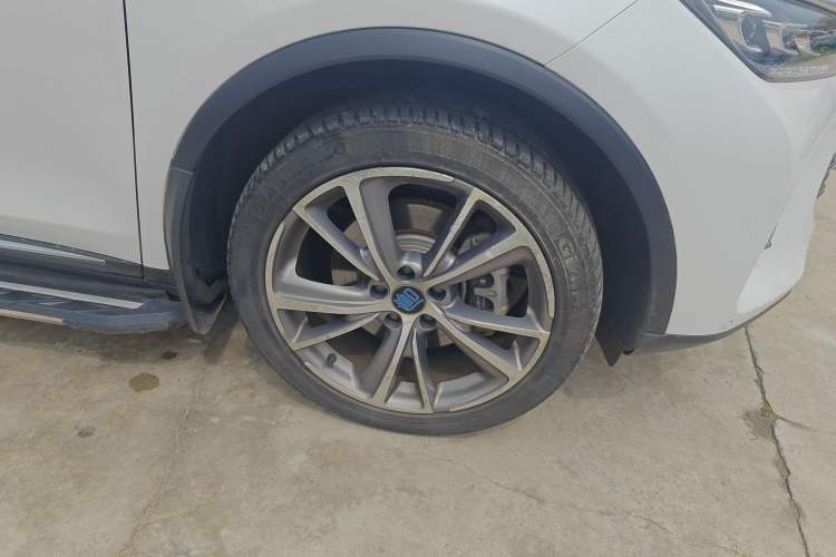 Used BYD Tang New Energy 2020 DM 2.0T Dual-Engine All-Wheel Drive Prestige 7-Seater China VI Standard Right Front Wheel Hub