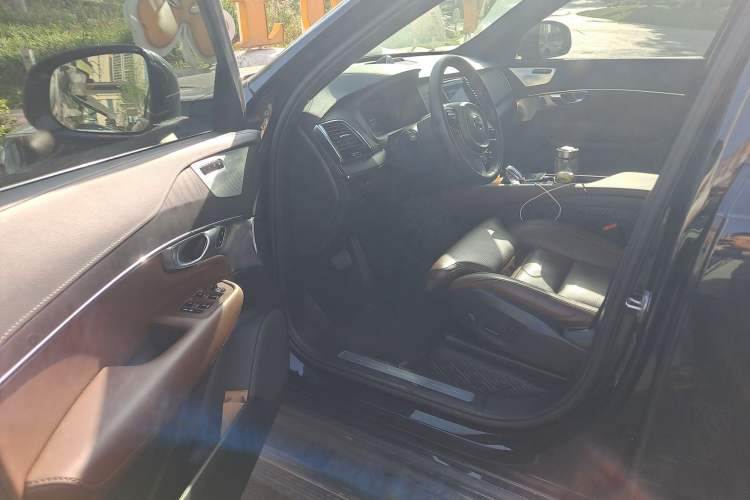 Used Volvo XC90 New Energy 2023 T8 RECHARGE Luxury Prestige 7-Seater Driver Seat