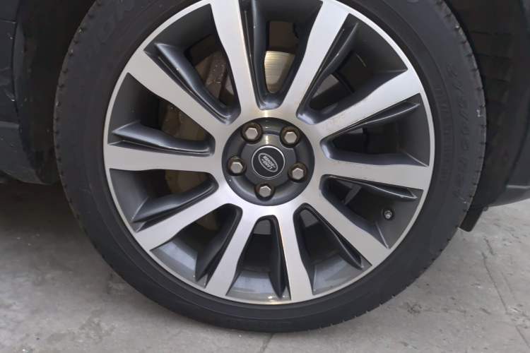 Used Land Rover Range 2017 3.0 SC V6 Vogue SE Long-Wheelbase Edition Right Front Wheel Hub